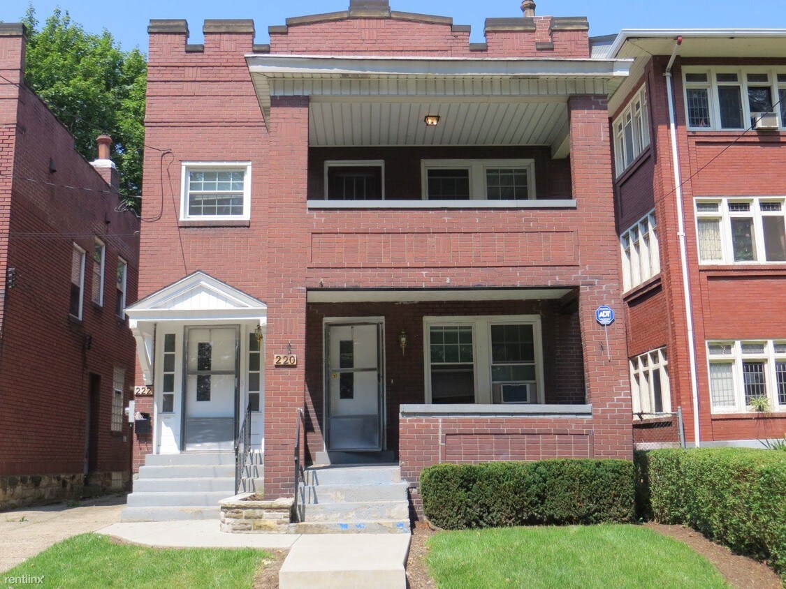 Primary Photo - 220 S Winebiddle St