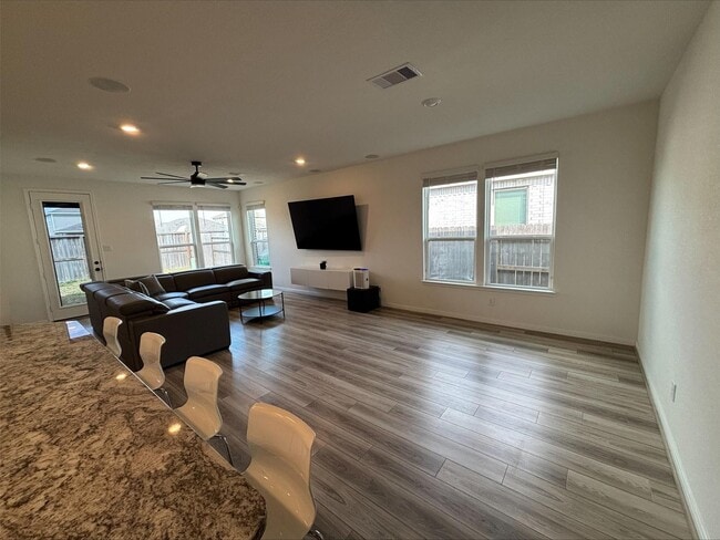 Building Photo - 1323 Rosemead Dr