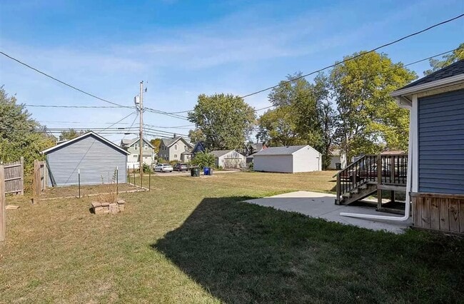 Foto del edificio - 2 bedroom, 1 bathroom house with 1 stall g...