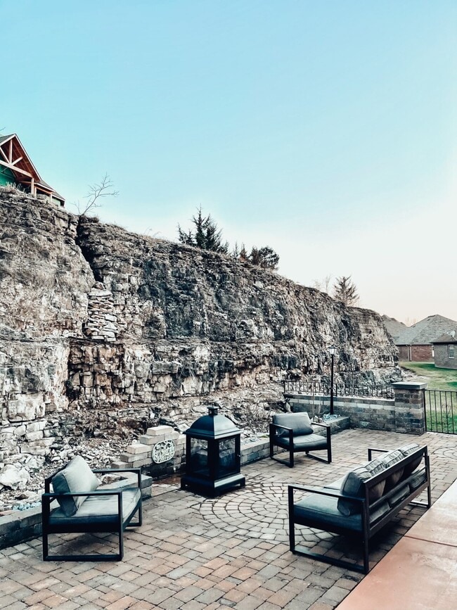 Building Photo - 198 Stoney Point