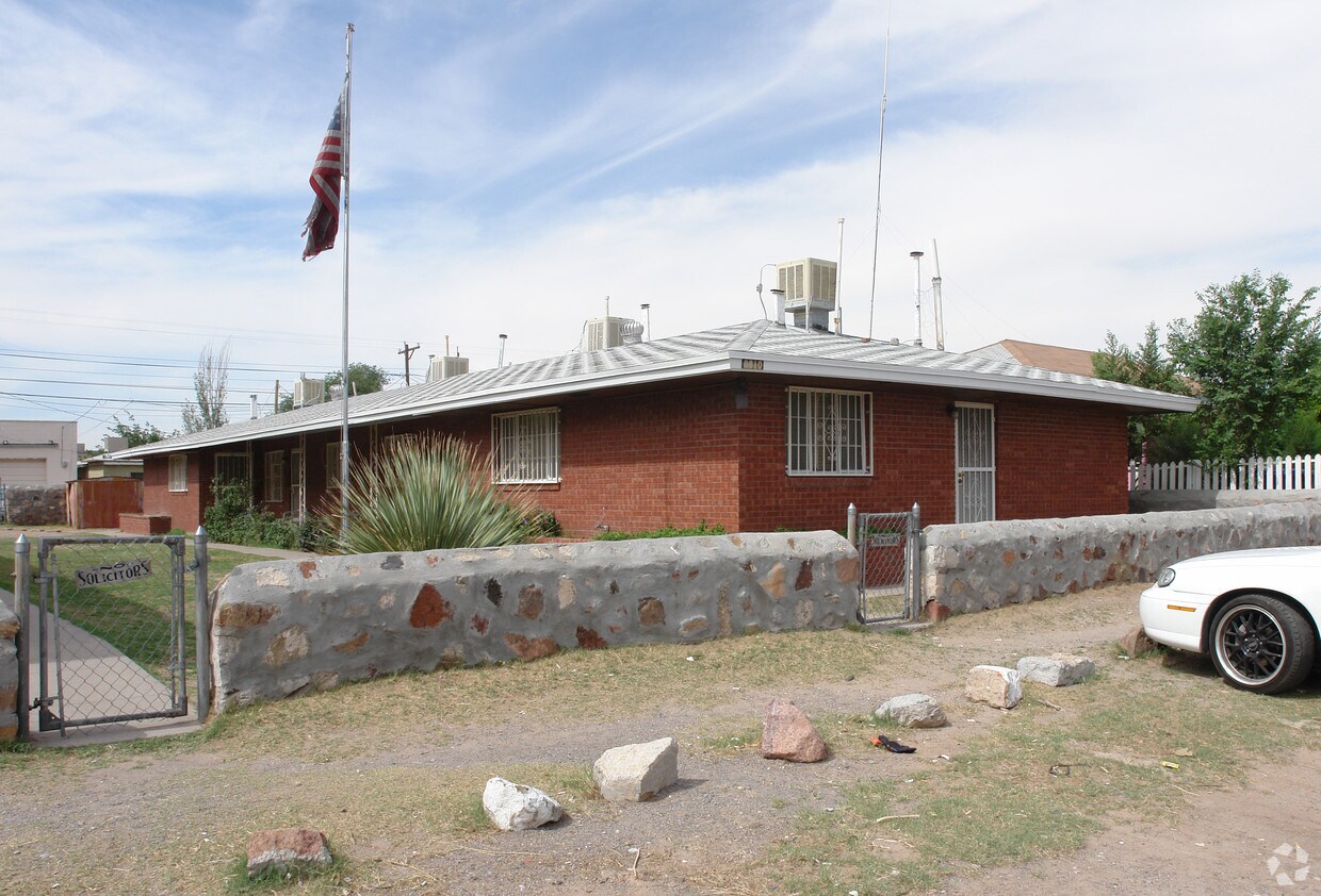 Primary Photo - 3310 E Gateway Blvd