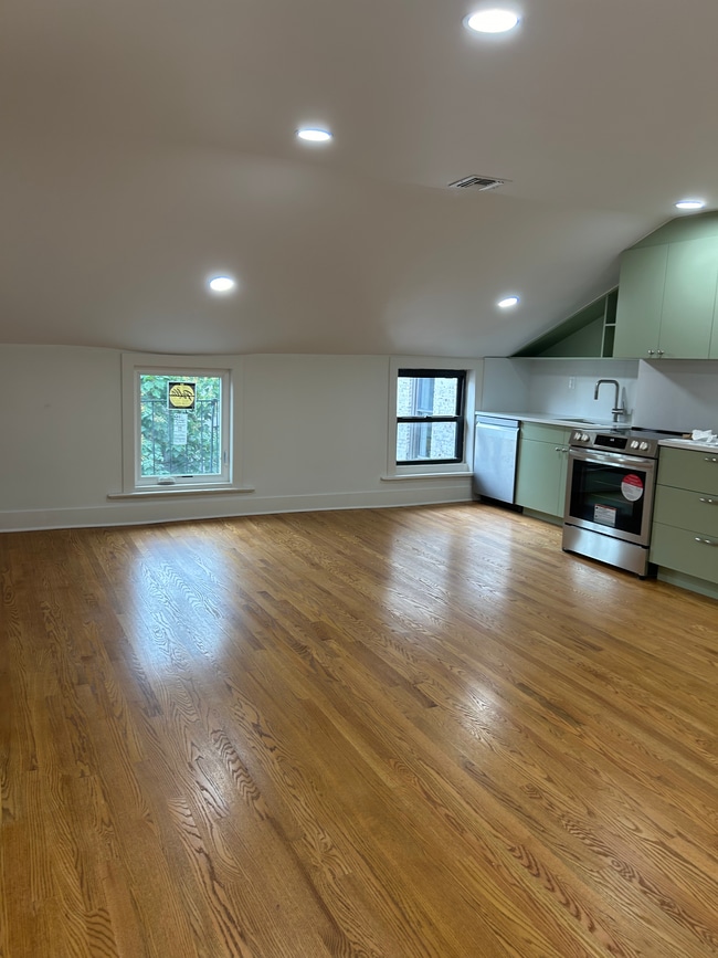 Building Photo - 238 Saint James Pl