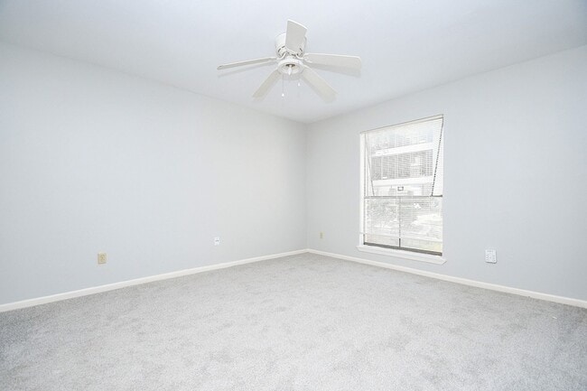 Foto del edificio - 8433 Hearth Dr