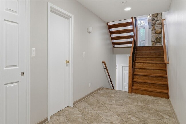 Foto del edificio - 709 Clyde St