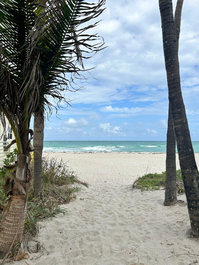 Steps To Beach - 347 Elm St