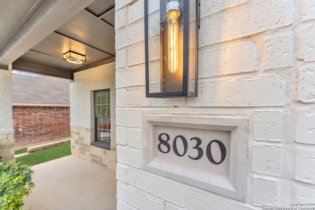 Foto del edificio - 8030 Bluewater Cove