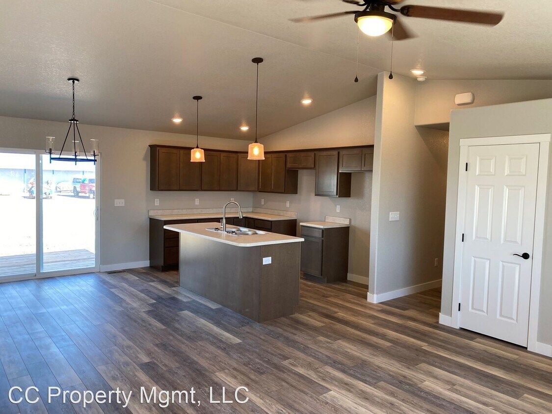 2 br, 2 bath House 354 Spirit Dr House Rental in Box Elder, SD