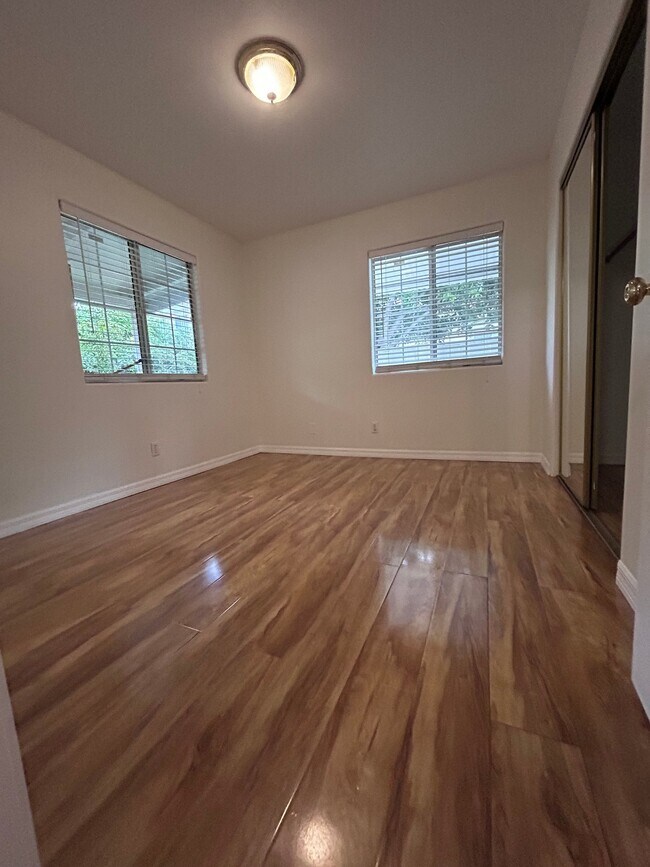 Foto del edificio - 3749 N Charlotte Ave
