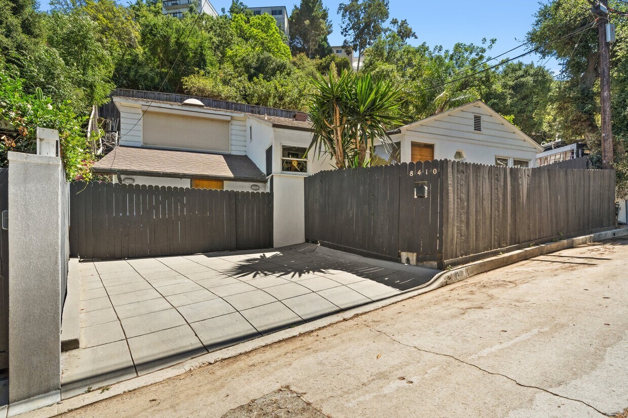 Primary Photo - 8410 Kirkwood Dr