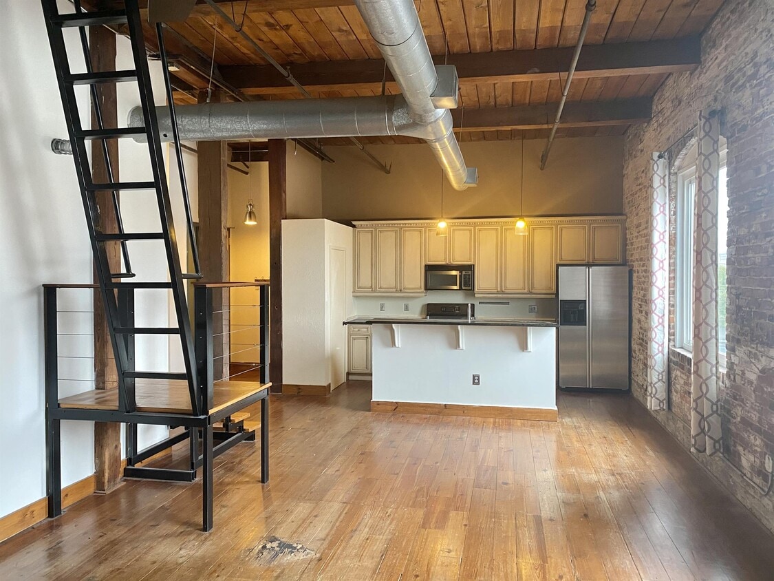 Primary Photo - 490 Marietta St NW