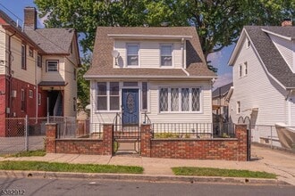 Building Photo - 1379 Garfield Pl