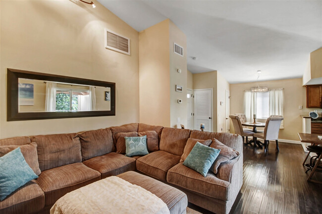 Living Room - 604 Sea Cliff Way