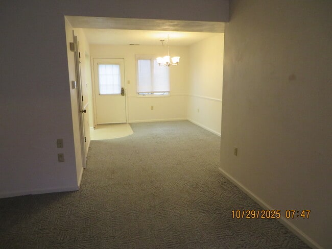 Building Photo - 2016 E 10th St