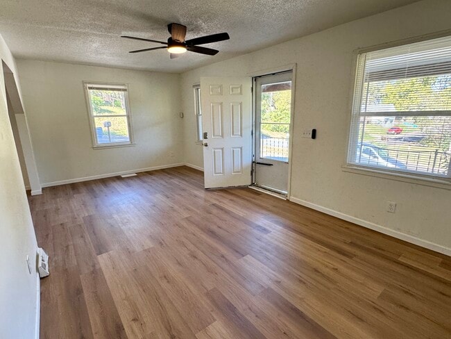 Building Photo - 8801 E Independence Ave