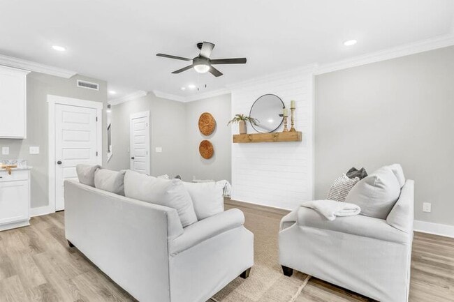 Building Photo - 166 Sango Dr