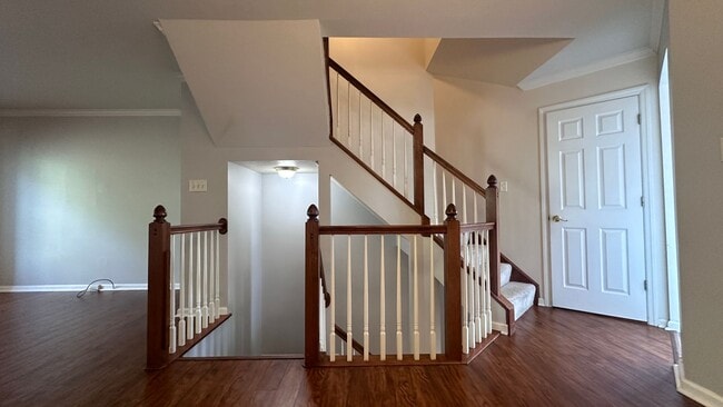 Building Photo - Lovely 3 bed, 2.5 bath townhouse in Seven ...