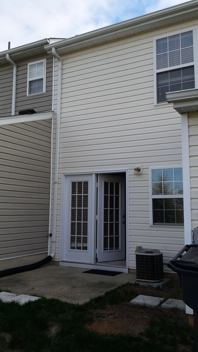 Foto del edificio - 1024 Oak Blossom Way
