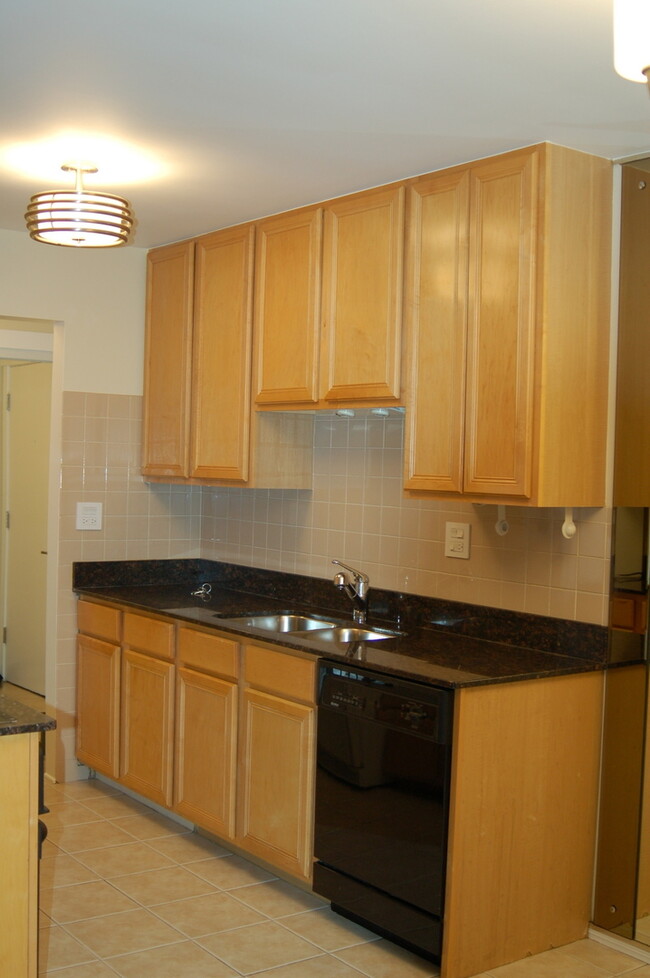 Foto del edificio - 870 E Old Willow Rd