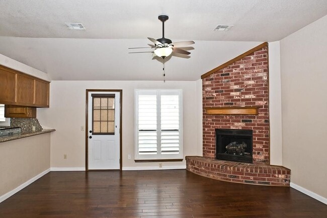 Building Photo - 608 Coopers Hawk Dr