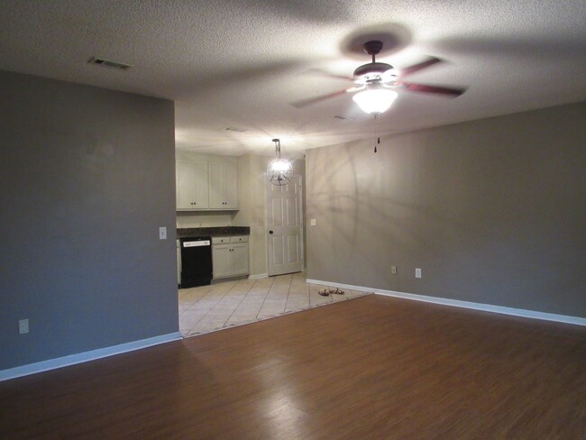 Building Photo - 3 Bedroom Home in Lakeland!