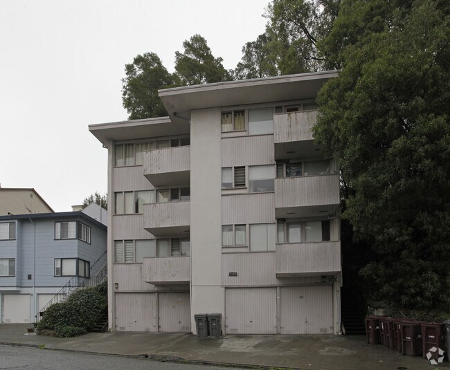 Foto del edificio - 2400 Ivy Dr