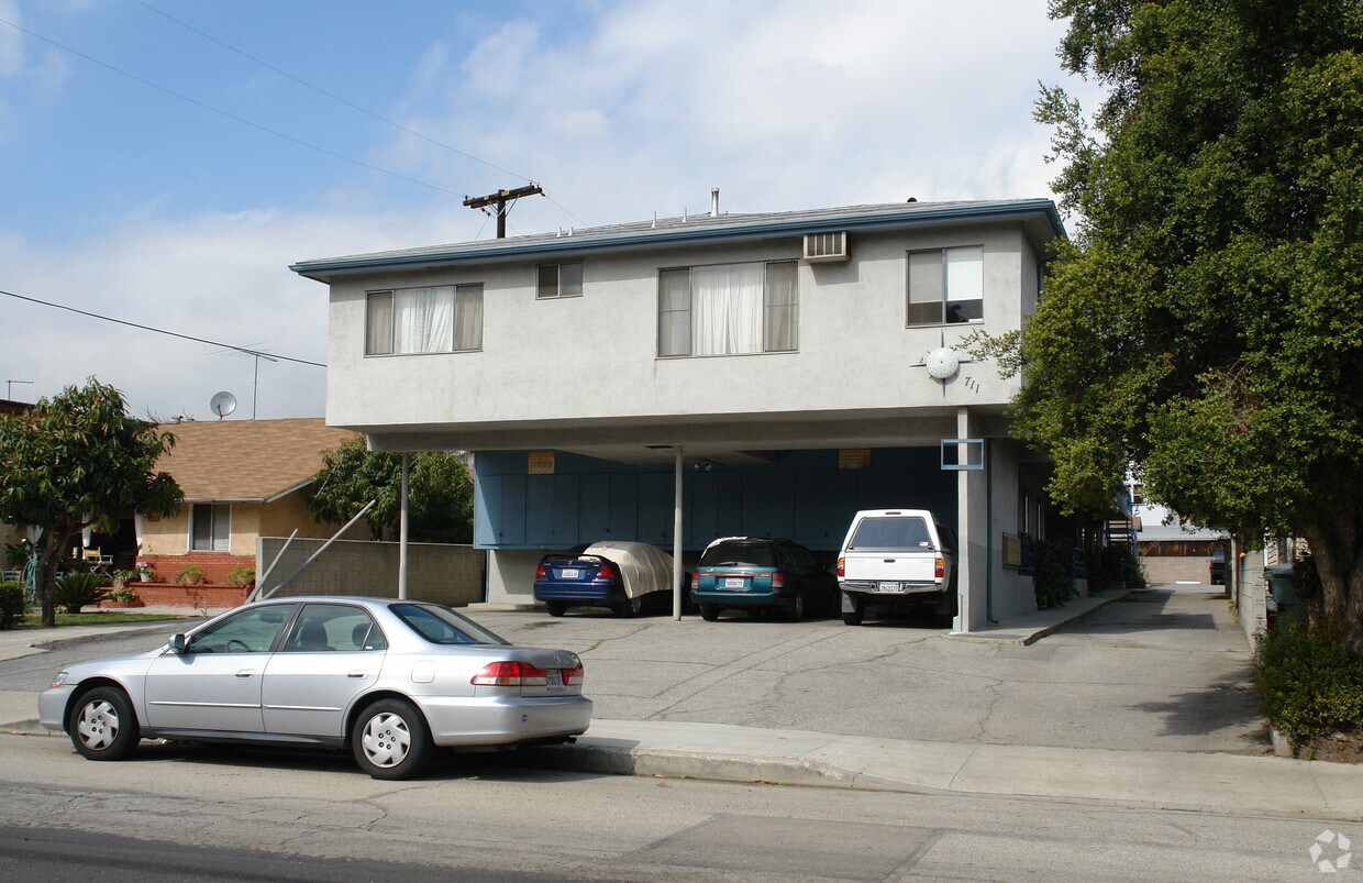 Foto del edificio - 711 E Palmer Ave