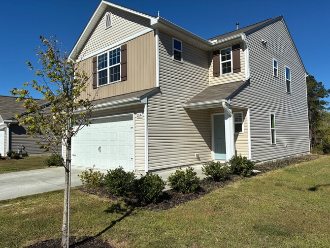 Building Photo - Room in House on Alderman Way