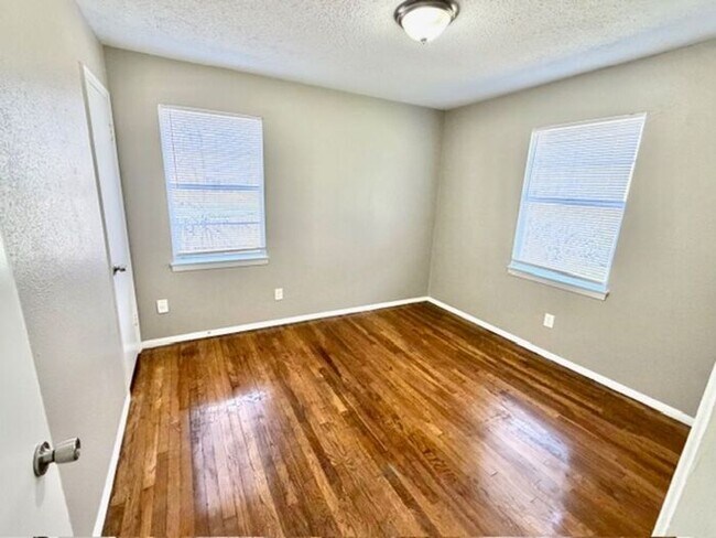 Foto del edificio - Now Leasing a 3-beroom 1 bath home in Whitehaven.