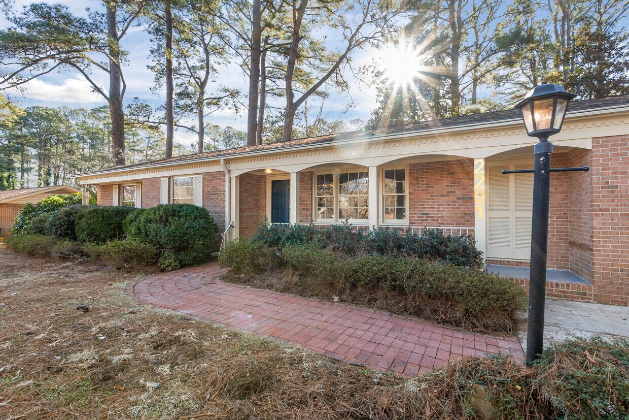 Foto principal - 2201 Knollwood Dr