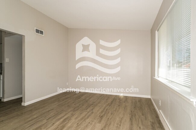 Foto del edificio - 10819 Kingbee Pl