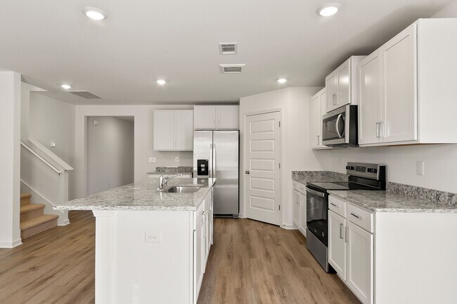 Foto del edificio - New Construction in the Heart of Northport - Available Now