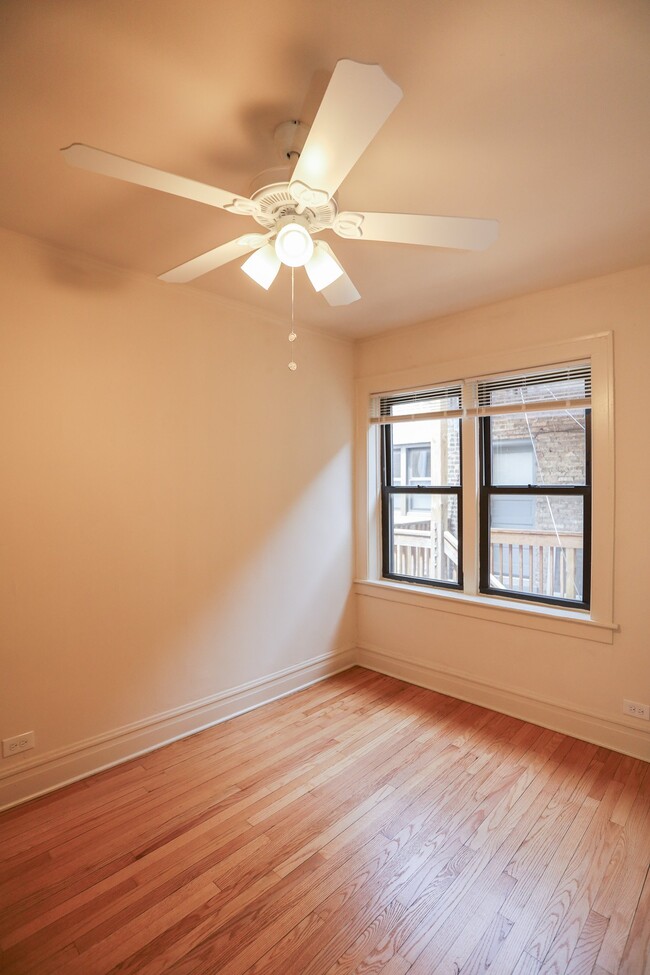 Foto del edificio - 2958 N Seeley Ave