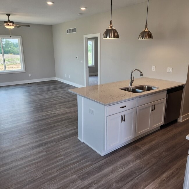 Building Photo - 2720 Yordi Dr