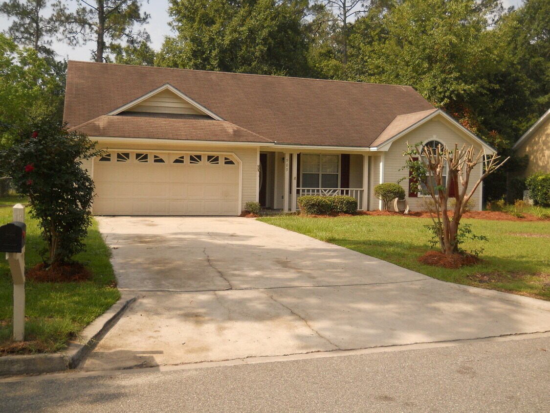 Primary Photo - Adorable home conveniently located