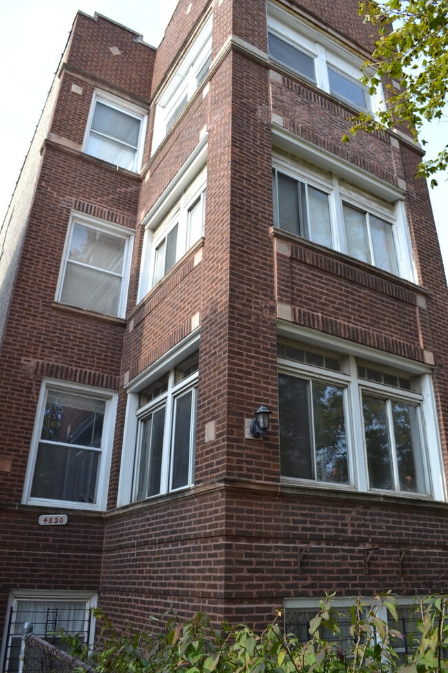 Foto del edificio - 4820 N Albany Ave