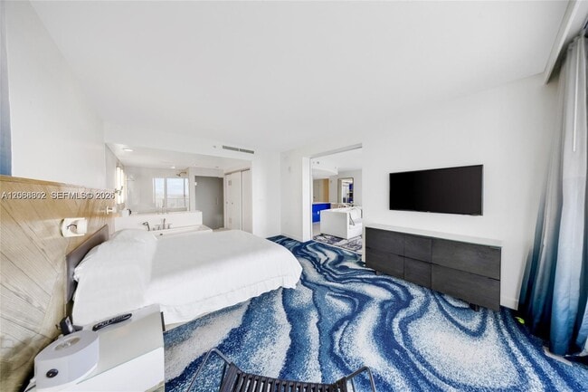 Building Photo - 3101 Bayshore Dr