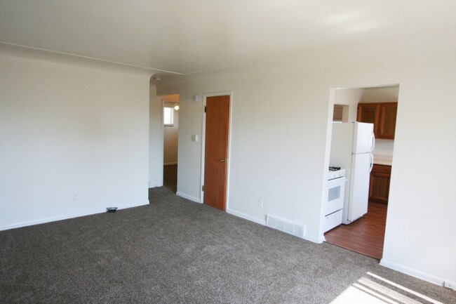 Building Photo - 1385 W Gill Pl