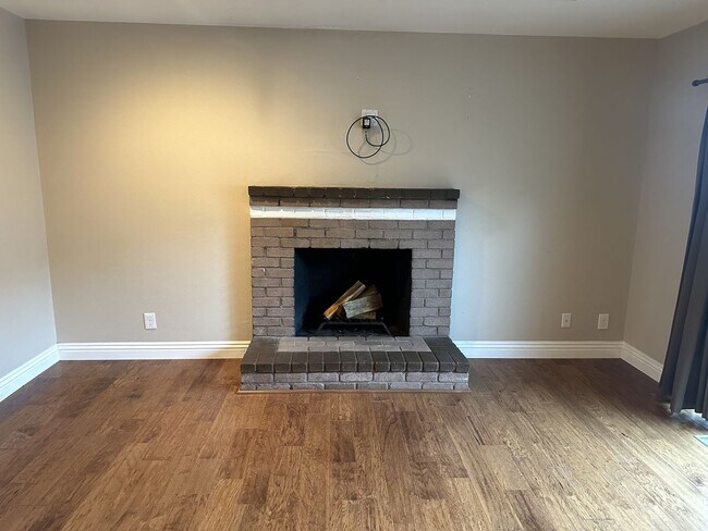 Building Photo - Great 3 bed / 2 bath home near the Oakland...
