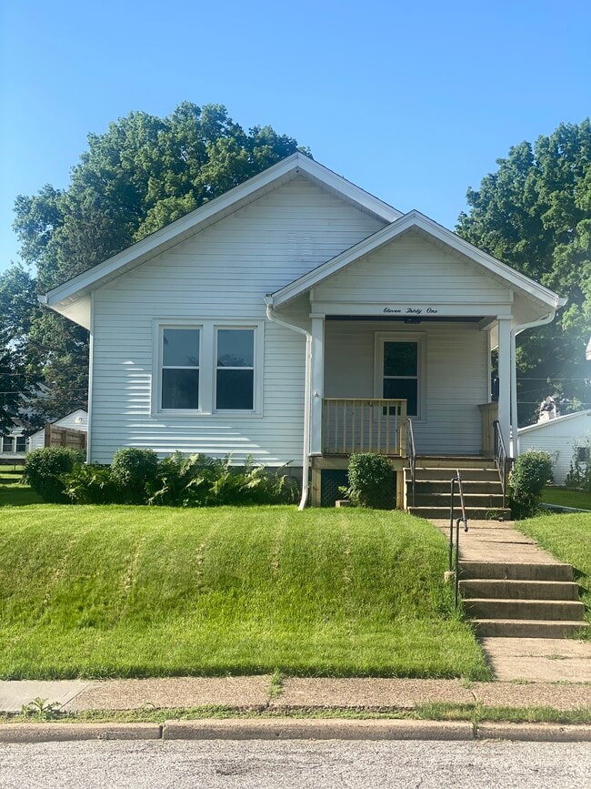 Building Photo - 1131 E Garfield St