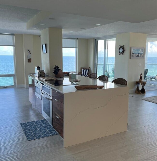 Foto del edificio - 2425 Gulf of Mexico Dr