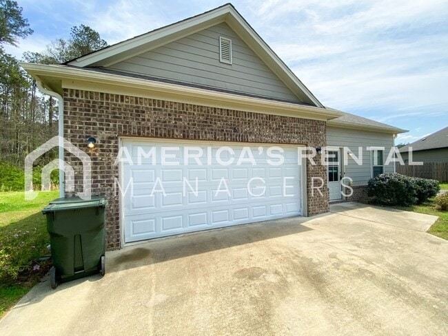 Building Photo - Home for Rent in Clanton, AL! Available to View Now!