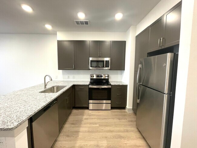 Foto del edificio - 4320 S Legacy Dr