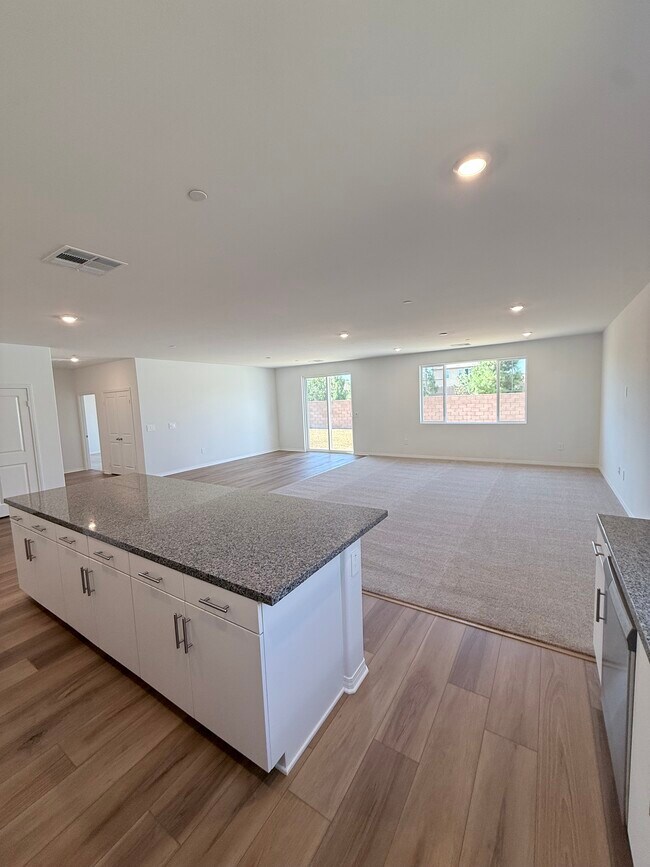 Foto del edificio - 339 Deer Lake Way