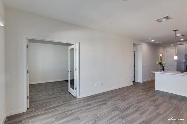 Building Photo - 2511 W Queen Creek Rd
