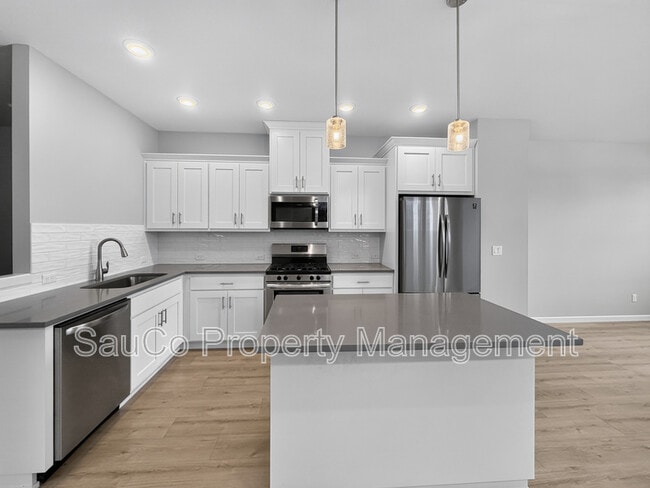 Building Photo - 7024 SE Frasier Ln