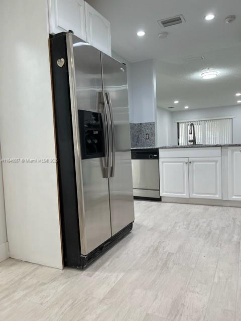 Foto del edificio - 447 Lakeview Dr