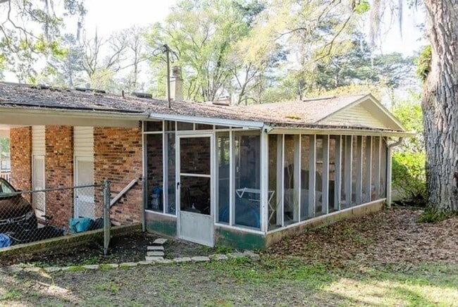 Building Photo - Discover Your Dream Home in Tallahassee’s ...