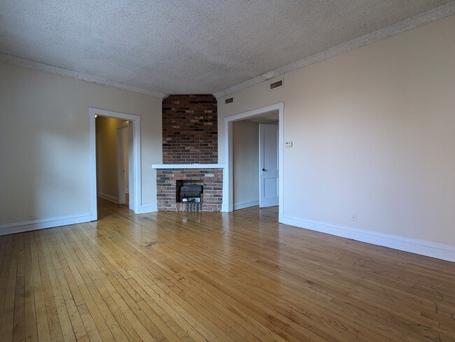 Building Photo - 3523 N Racine Ave