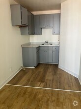 Building Photo - 5665 Boul Henri-Bourassa E