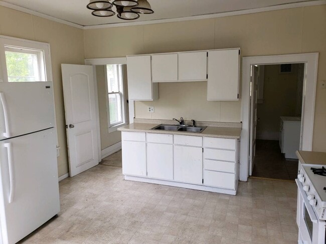 Building Photo - 1703 Erie Ave